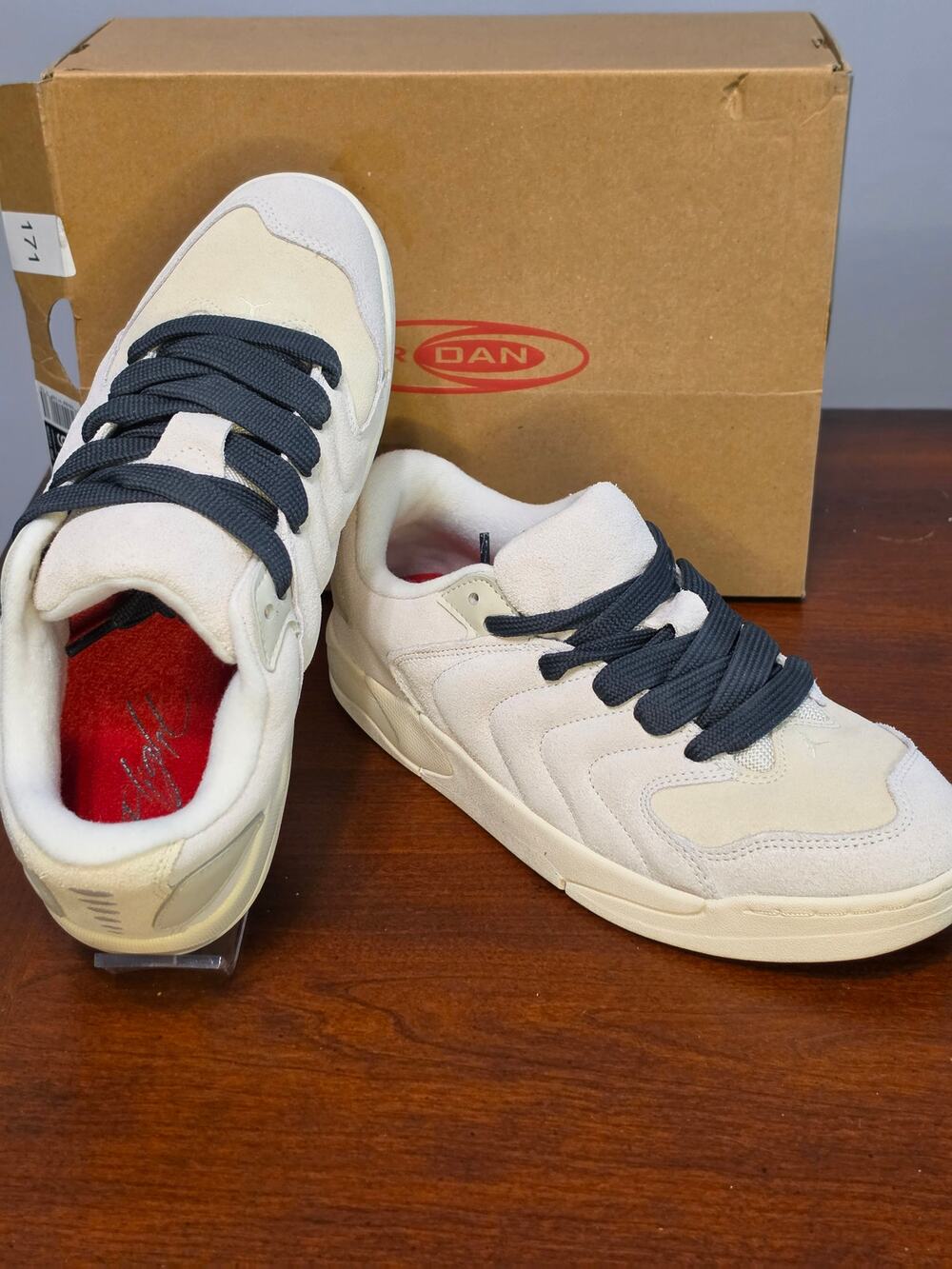 Jordan Session Men’s Size 9 Phantom Cream/Varsity Red – Brand New in Box